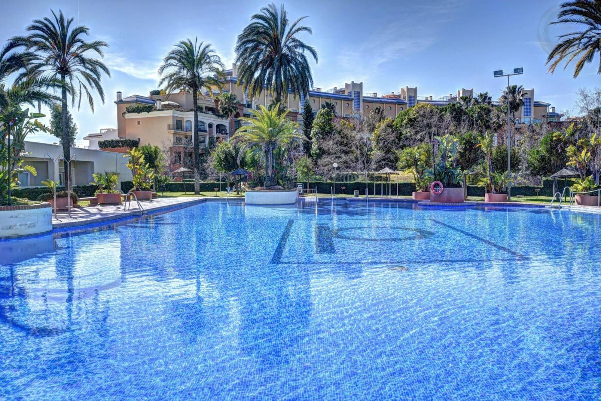 Deluxe Apartment In Benalbeach With Beach Views Benalmádena Εξωτερικό φωτογραφία